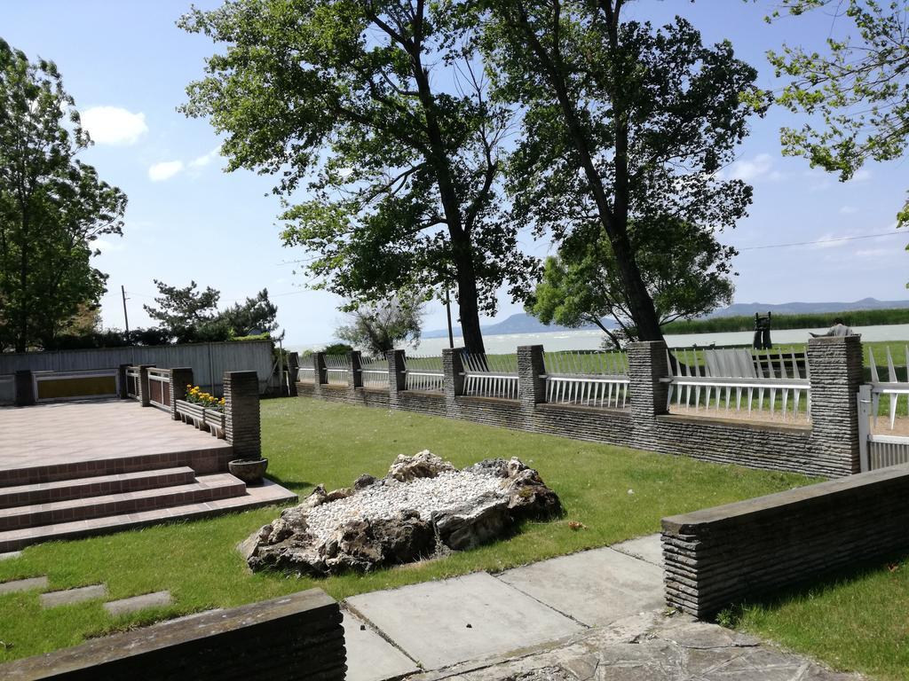 Margareta Apartmanhaz Apartment Balatonboglar Bagian luar foto