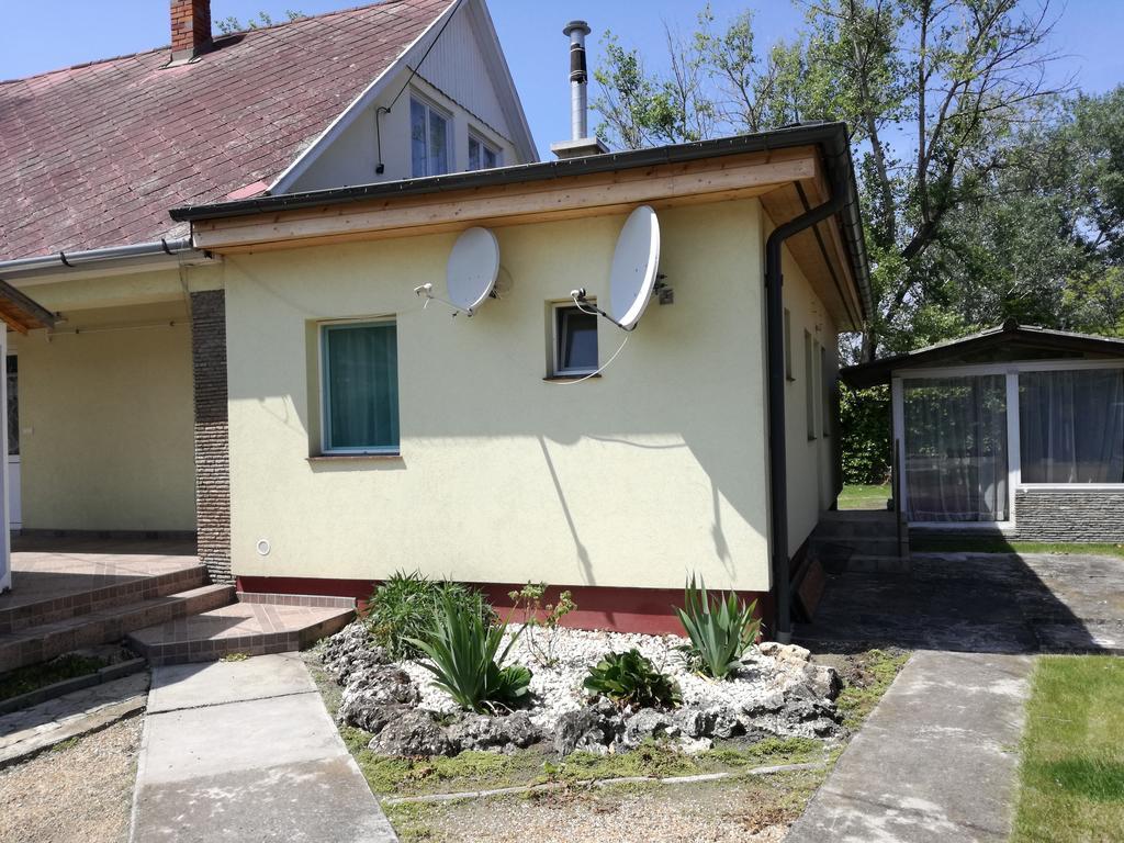 Margareta Apartmanhaz Apartment Balatonboglar Bagian luar foto