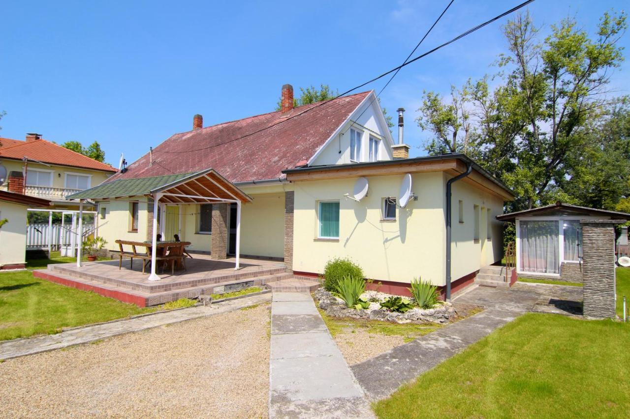 Margareta Apartmanhaz Apartment Balatonboglar Bagian luar foto