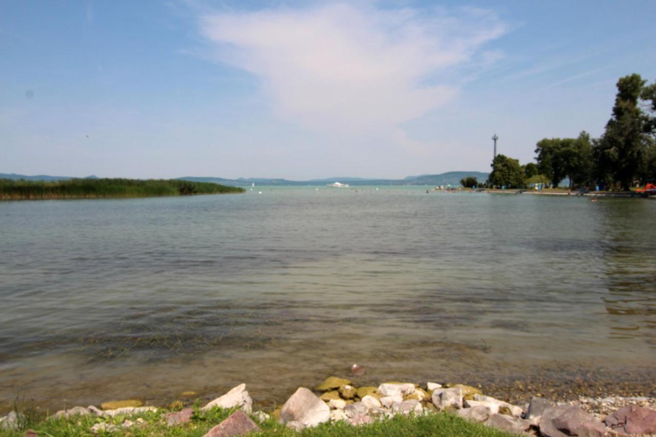Margareta Apartmanhaz Apartment Balatonboglar Bagian luar foto